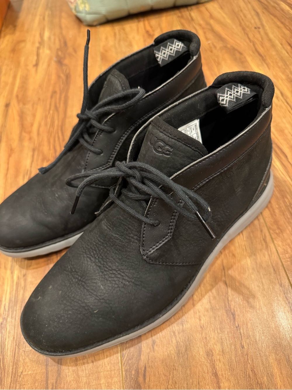 UGG Men's Black Lace-Up Chukka Boots